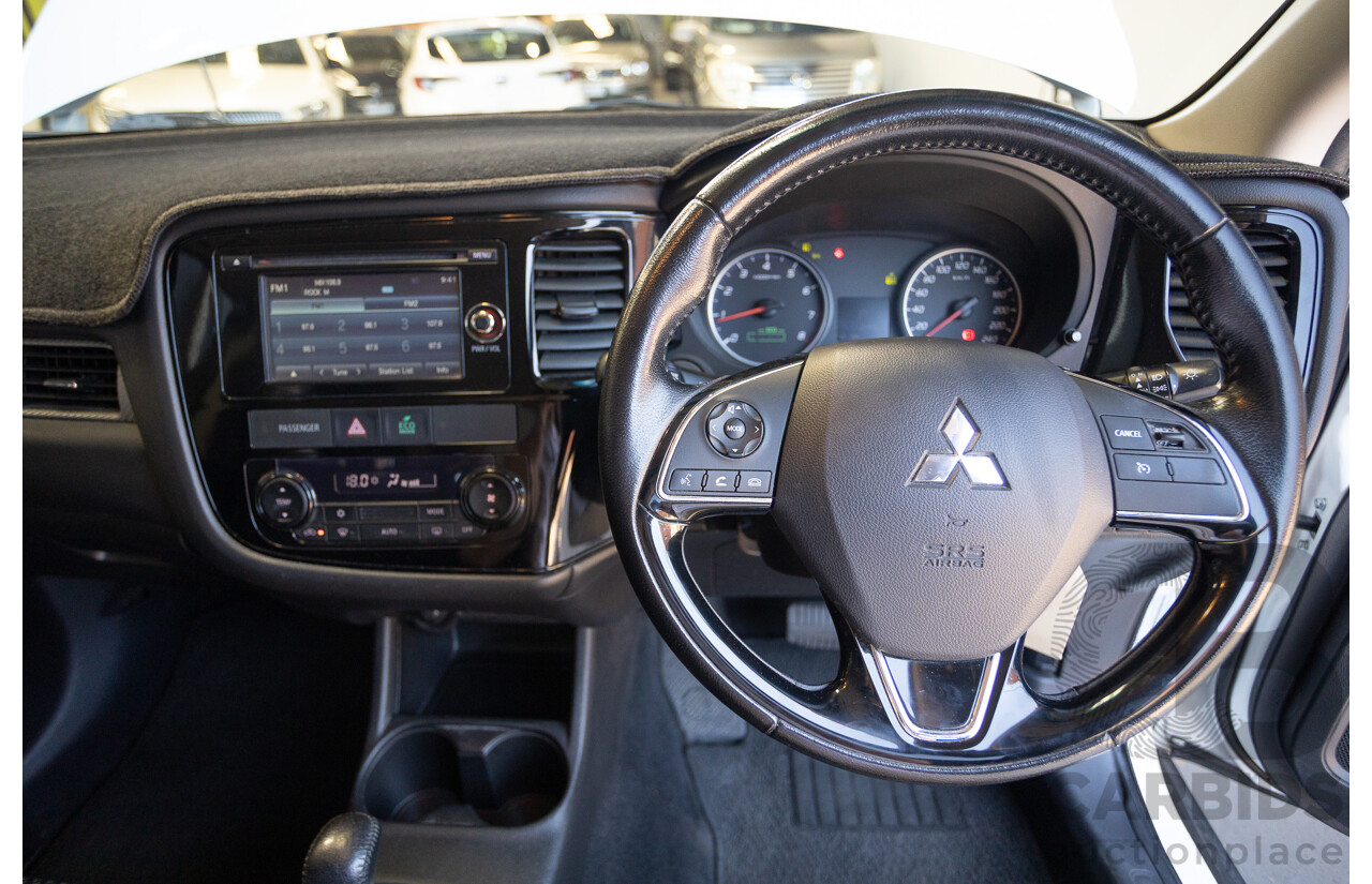 2/2016 Mitsubishi Outlander LS ZK MY16 4D Wagon White 2.0L