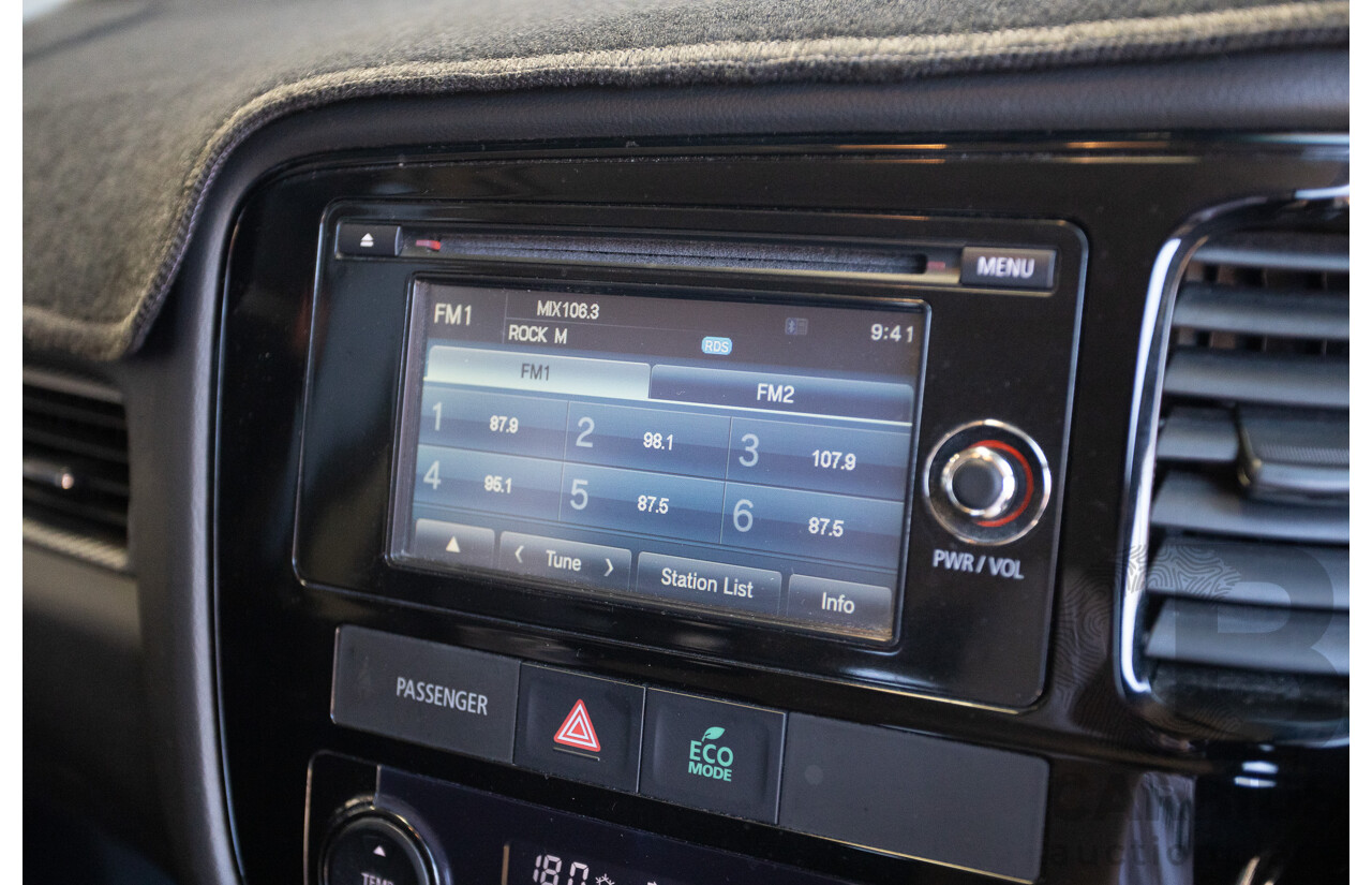 2/2016 Mitsubishi Outlander LS ZK MY16 4D Wagon White 2.0L