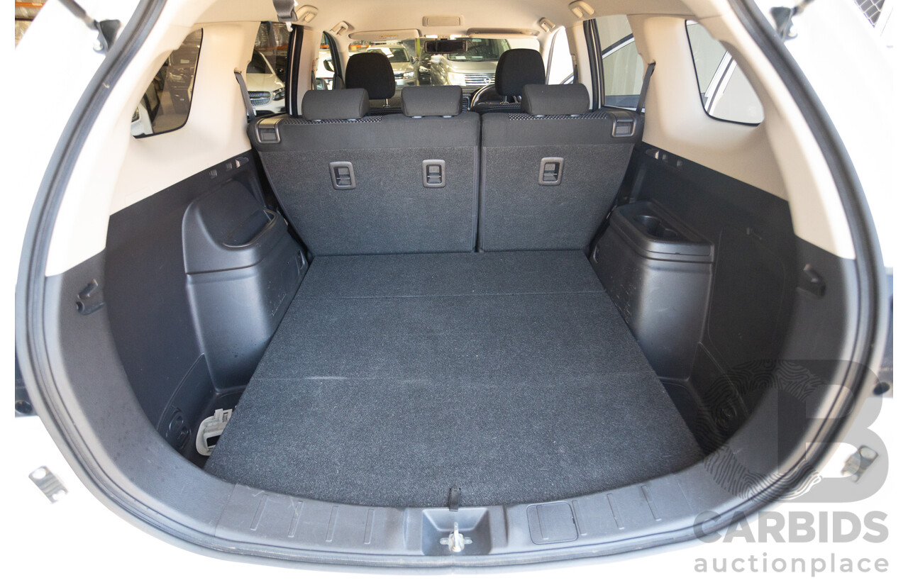 2/2016 Mitsubishi Outlander LS ZK MY16 4D Wagon White 2.0L