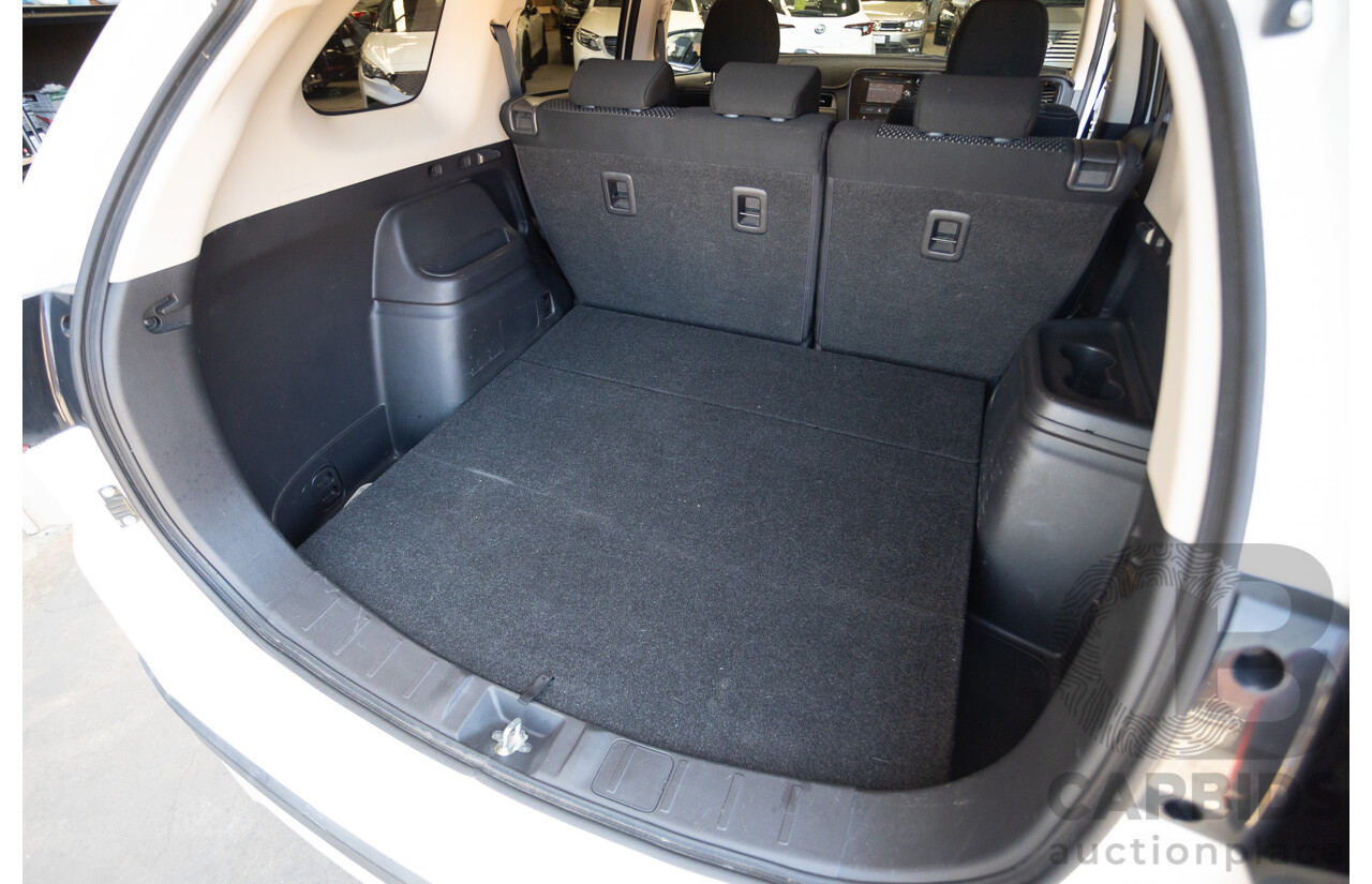 2/2016 Mitsubishi Outlander LS ZK MY16 4D Wagon White 2.0L