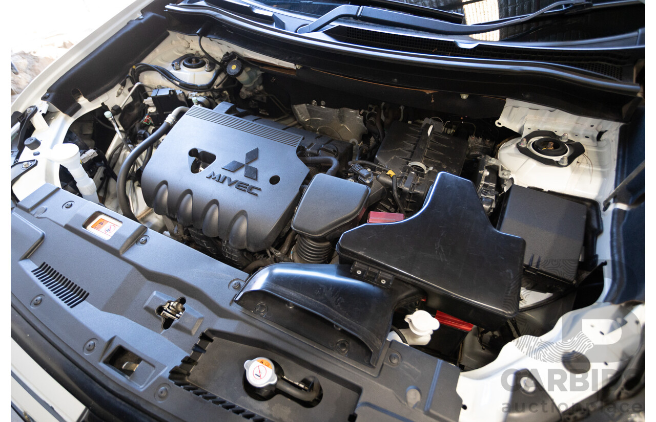 2/2016 Mitsubishi Outlander LS ZK MY16 4D Wagon White 2.0L