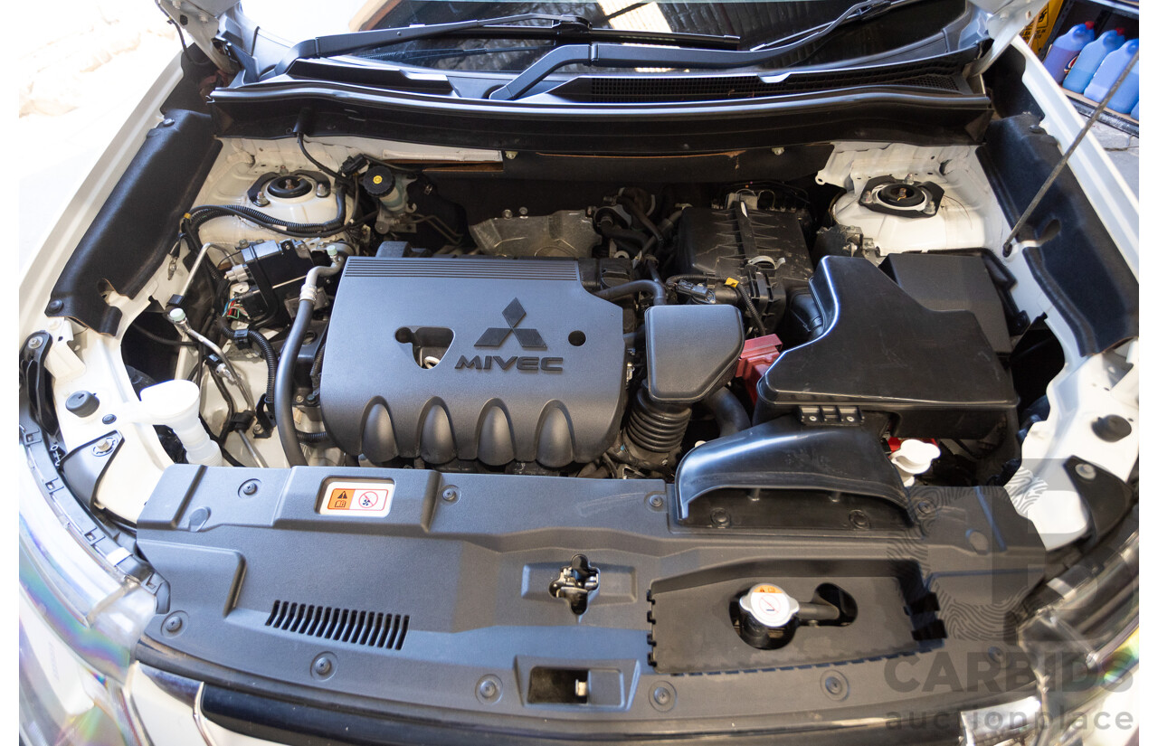 2/2016 Mitsubishi Outlander LS ZK MY16 4D Wagon White 2.0L