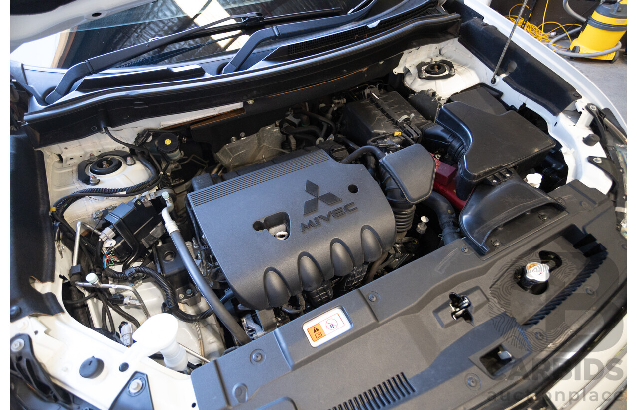 2/2016 Mitsubishi Outlander LS ZK MY16 4D Wagon White 2.0L