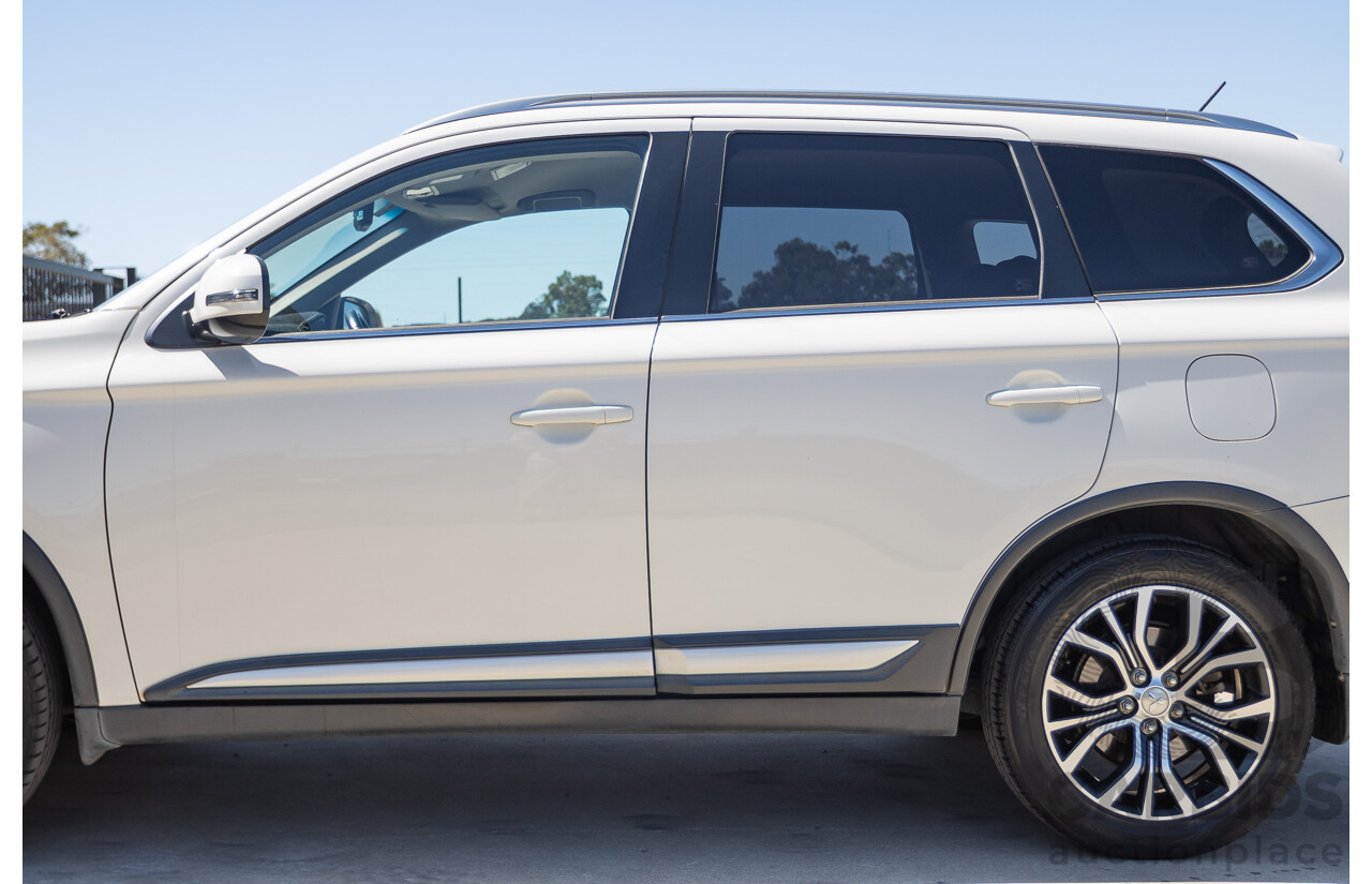 2/2016 Mitsubishi Outlander LS ZK MY16 4D Wagon White 2.0L