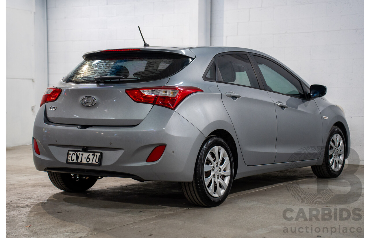 10/2014 Hyundai i30 SE GD MY14 5d Hatchback Sleek Silver 1.8L