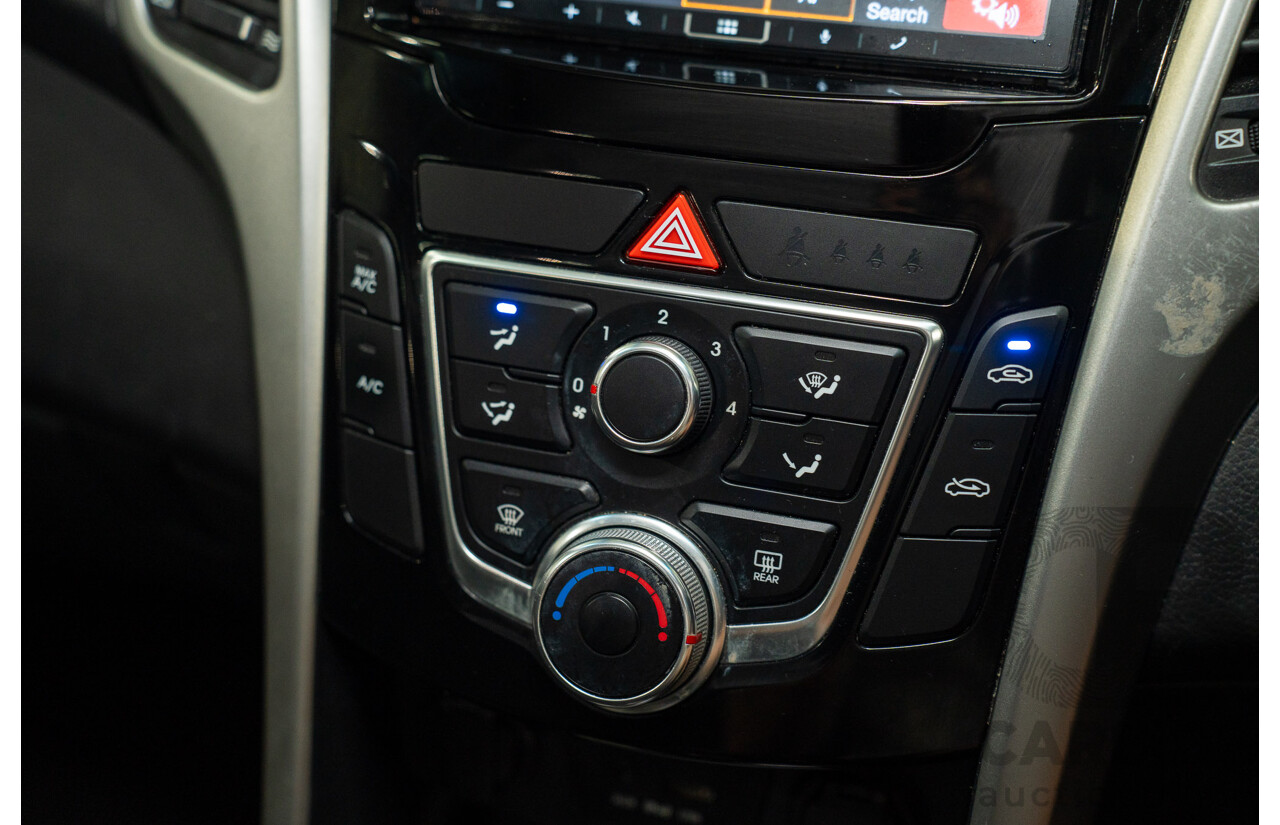 10/2014 Hyundai i30 SE GD MY14 5d Hatchback Sleek Silver 1.8L