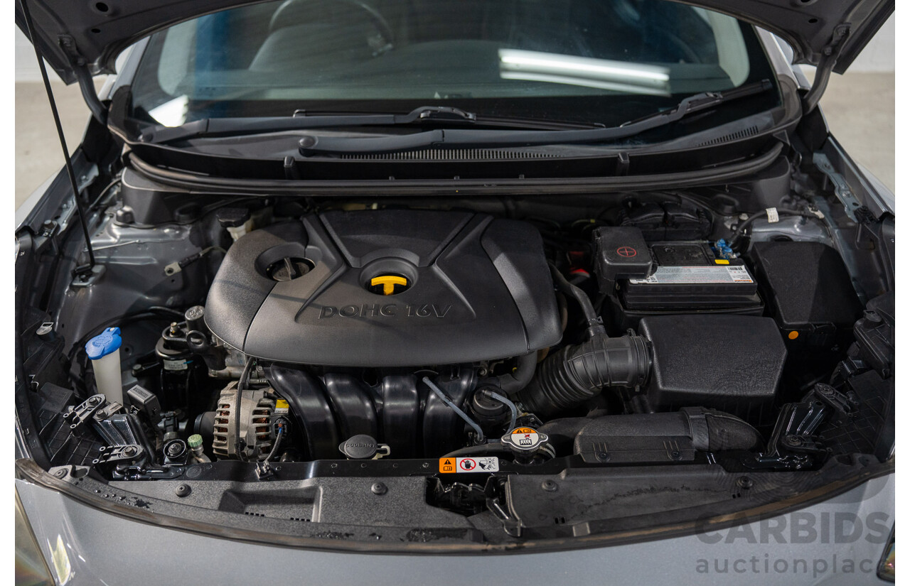 10/2014 Hyundai i30 SE GD MY14 5d Hatchback Sleek Silver 1.8L