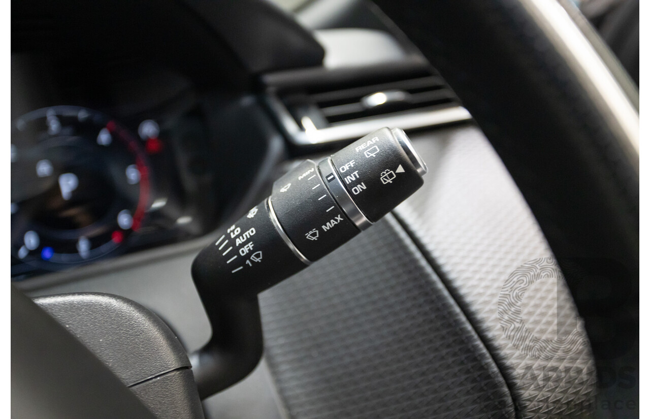 12/2018 Range Rover Velar D300 R-Dynamic S (AWD)  MY18 4D Wagon Fuji White Turbo Diesel 3.0L