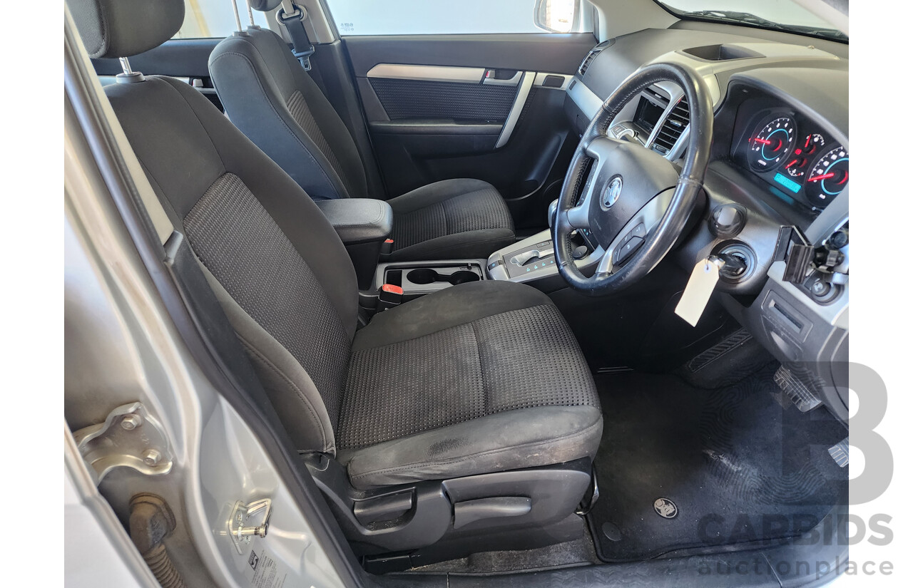 12/2013 Holden Captiva 7 SX (fwd) CG MY13 4d Wagon Silver 2.4L