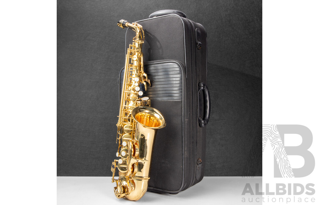 Jupiter JAS-567 Gold Lacquer Alto Saxophone with Protective Case