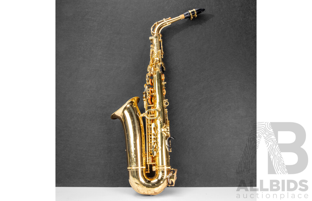 Jupiter JAS-567 Gold Lacquer Alto Saxophone with Protective Case