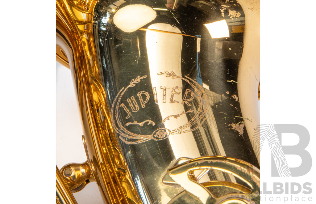 Jupiter JAS-567 Gold Lacquer Alto Saxophone with Protective Case