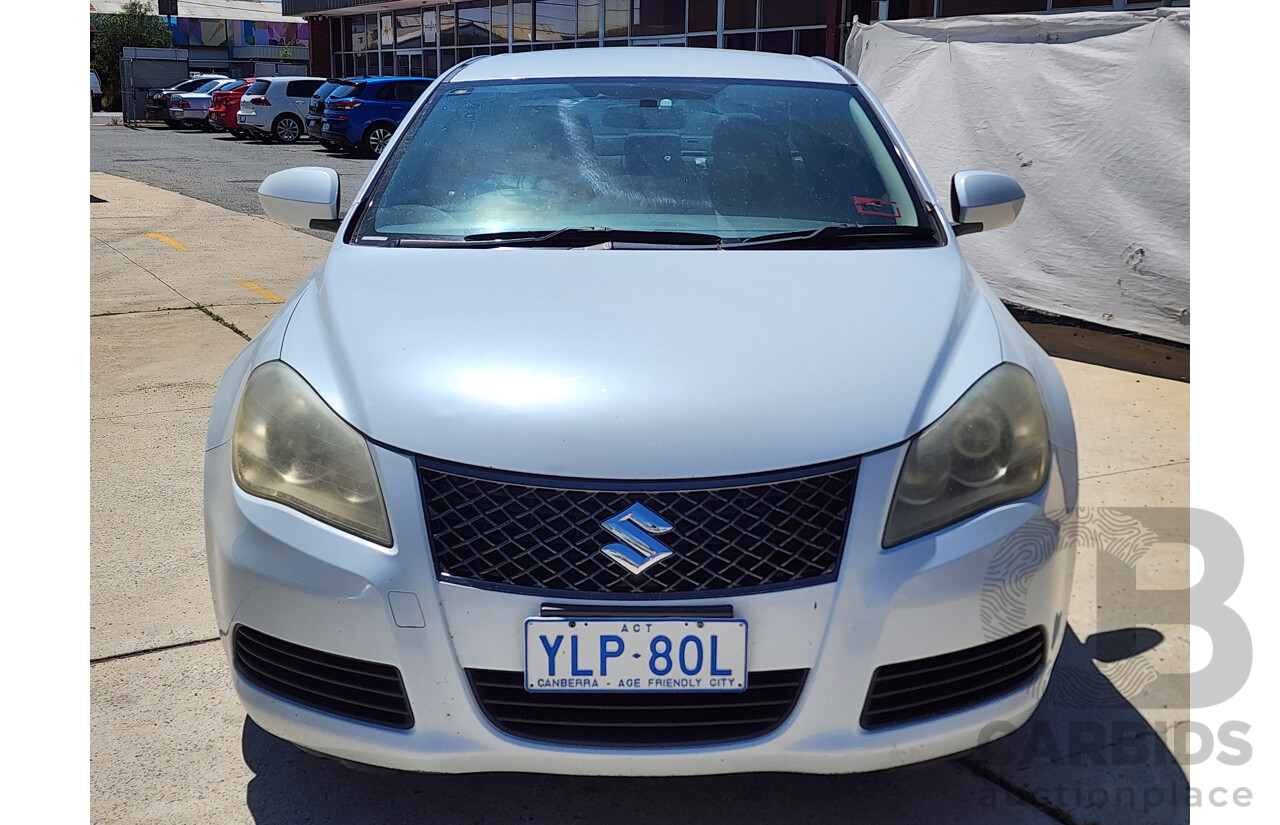 12/2010 Suzuki Kizashi XL FR 4d Sedan White 2.4L