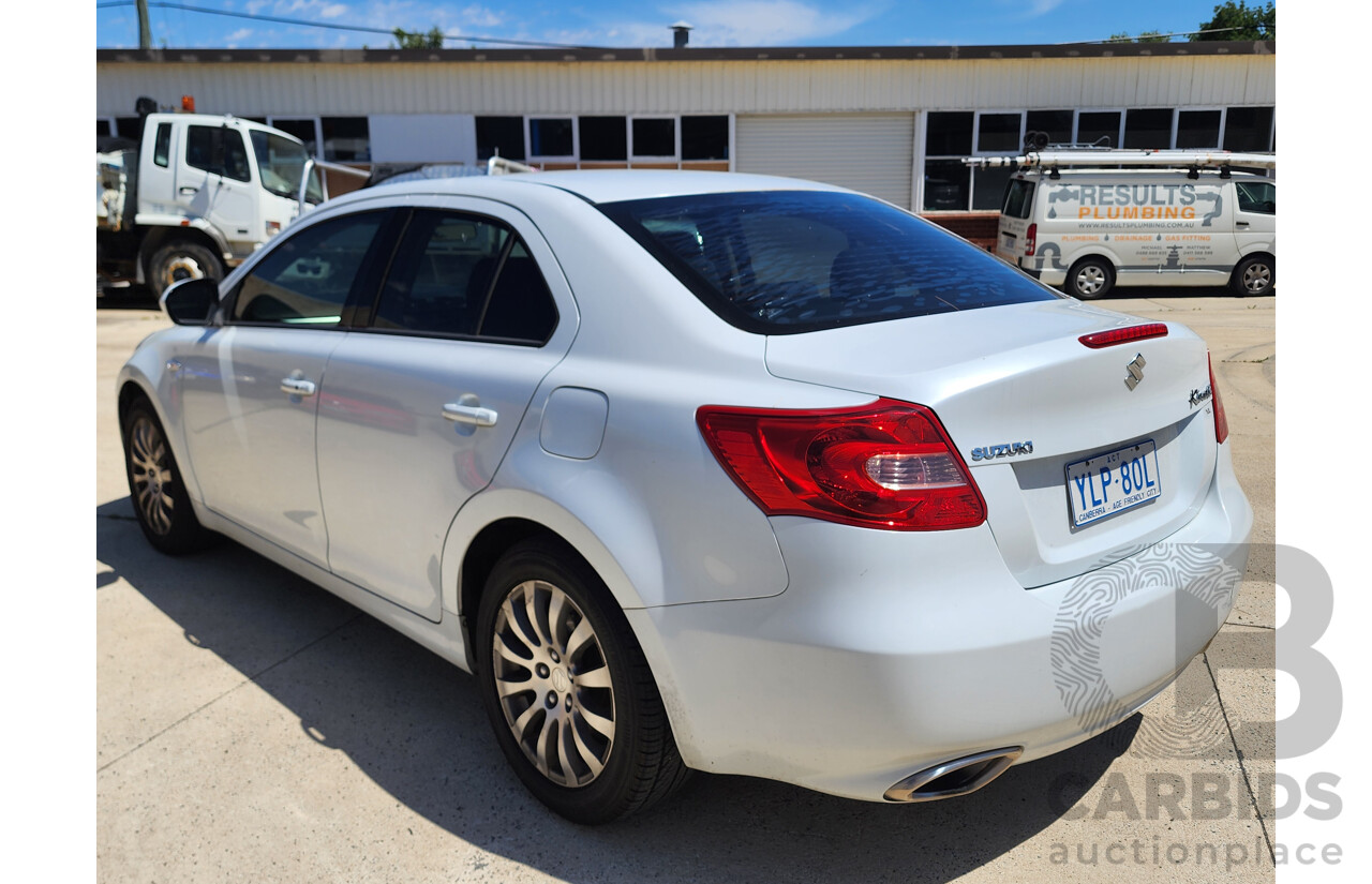 12/2010 Suzuki Kizashi XL FR 4d Sedan White 2.4L
