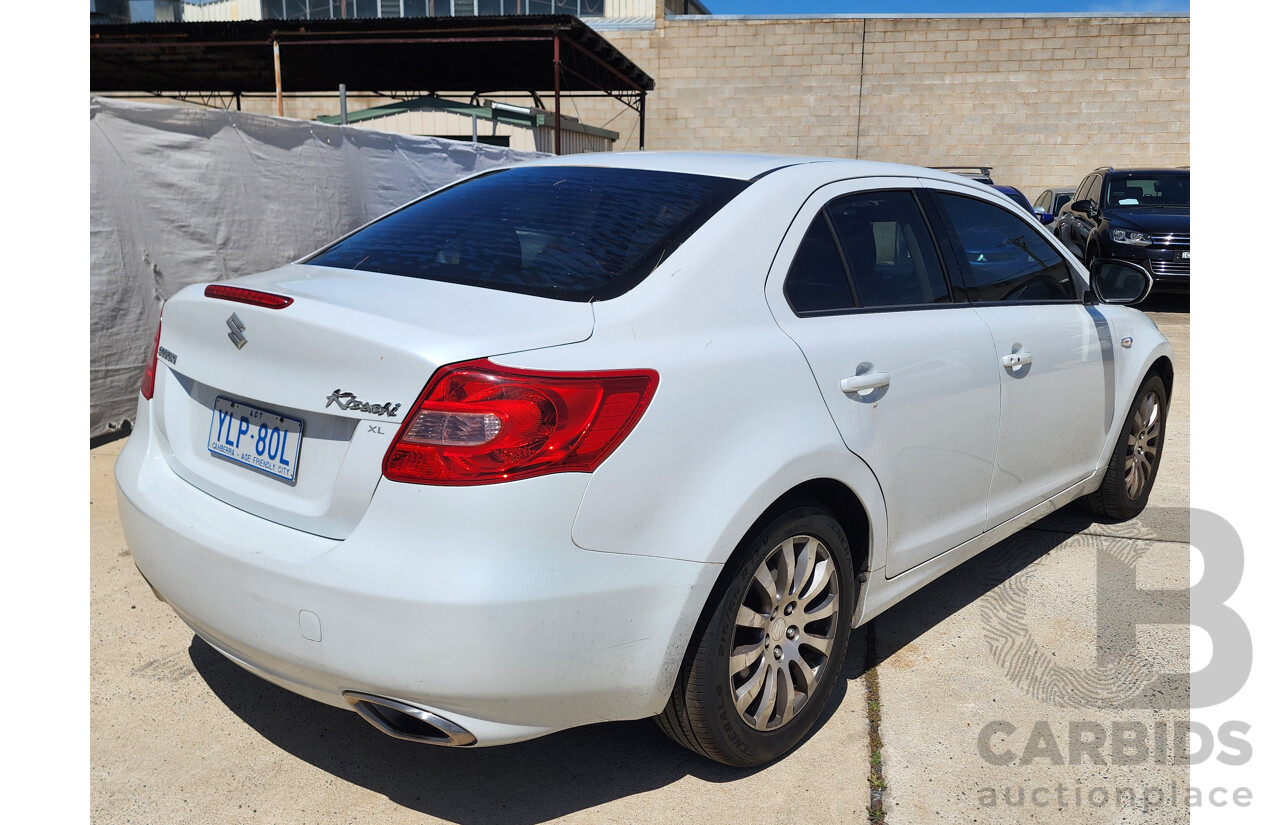 12/2010 Suzuki Kizashi XL FR 4d Sedan White 2.4L