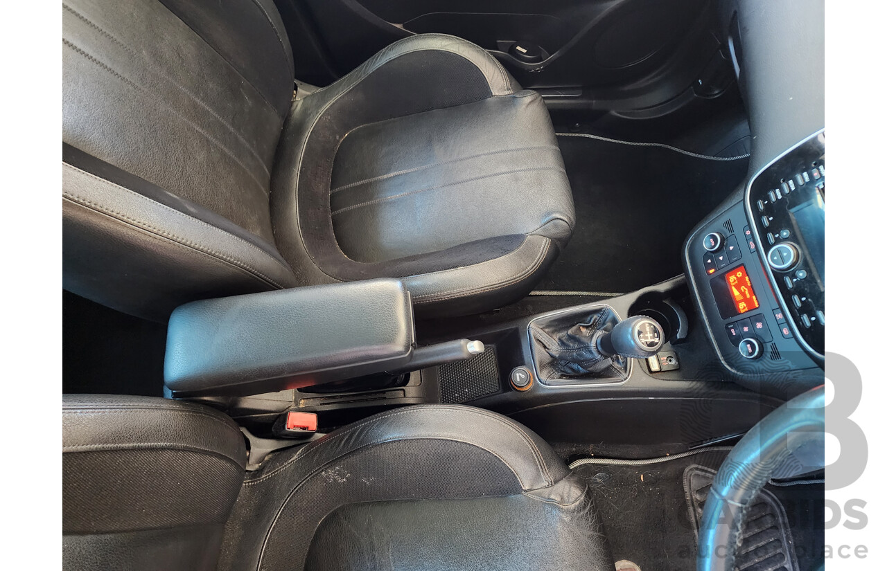 10/2013 Fiat Punto Lounge MY13 5d Hatchback Blue 1.4L