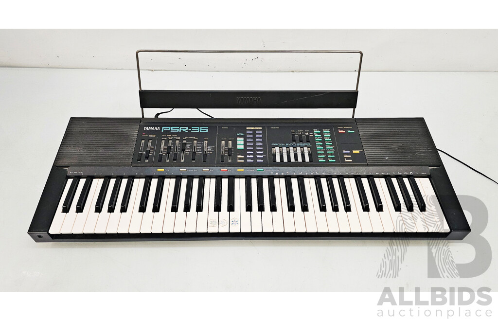 Yamaha (PSR-36) Synthesizer