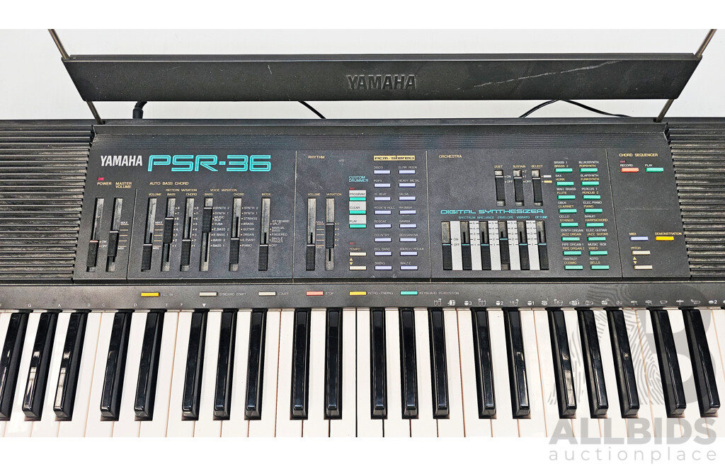 Yamaha (PSR-36) Synthesizer