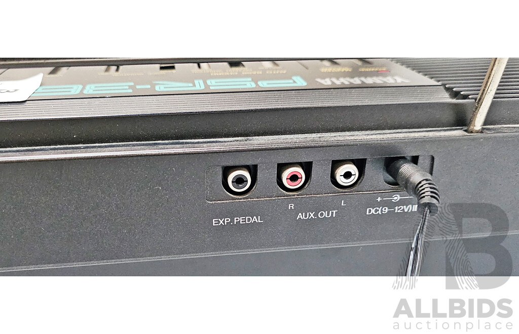Yamaha (PSR-36) Synthesizer