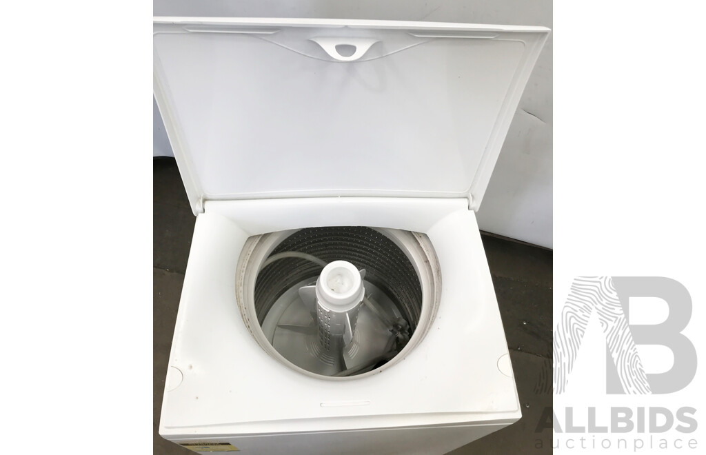 Fisher & Paykel 5.5kg Top Load Washing Machine