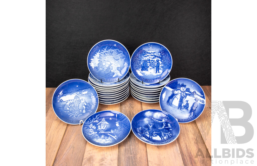 Good Collection of 30 Bing & Grondahl Christmas Themed Wall Plates, Years 1978 Through 2007