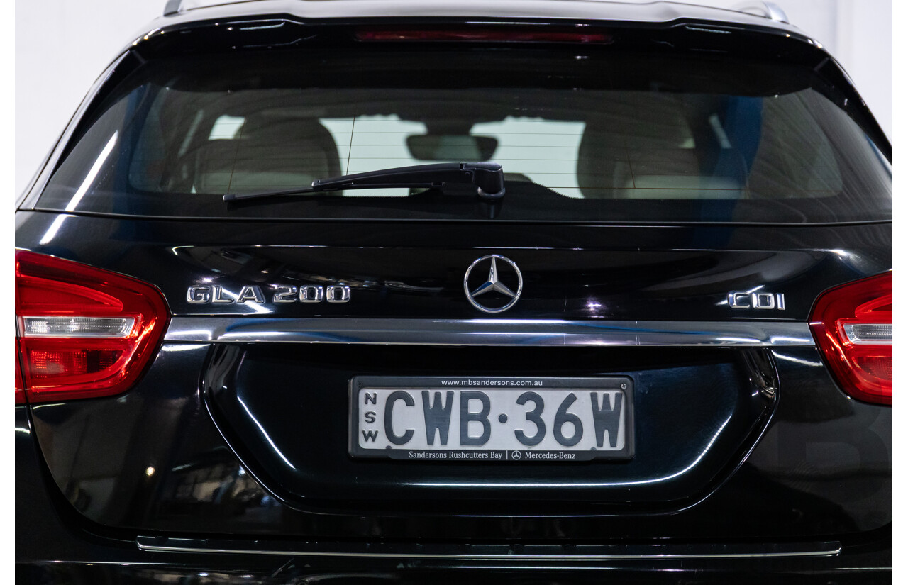 11/2014 Mercedes-Benz GLA200 CDI (FWD) X156 4d Wagon Cosmos Black Metallic Turbo 2.1L