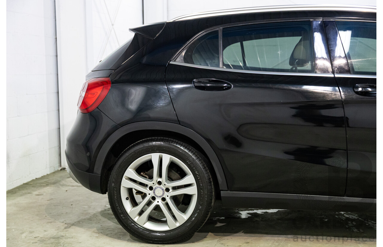 11/2014 Mercedes-Benz GLA200 CDI (FWD) X156 4d Wagon Cosmos Black Metallic Turbo 2.1L