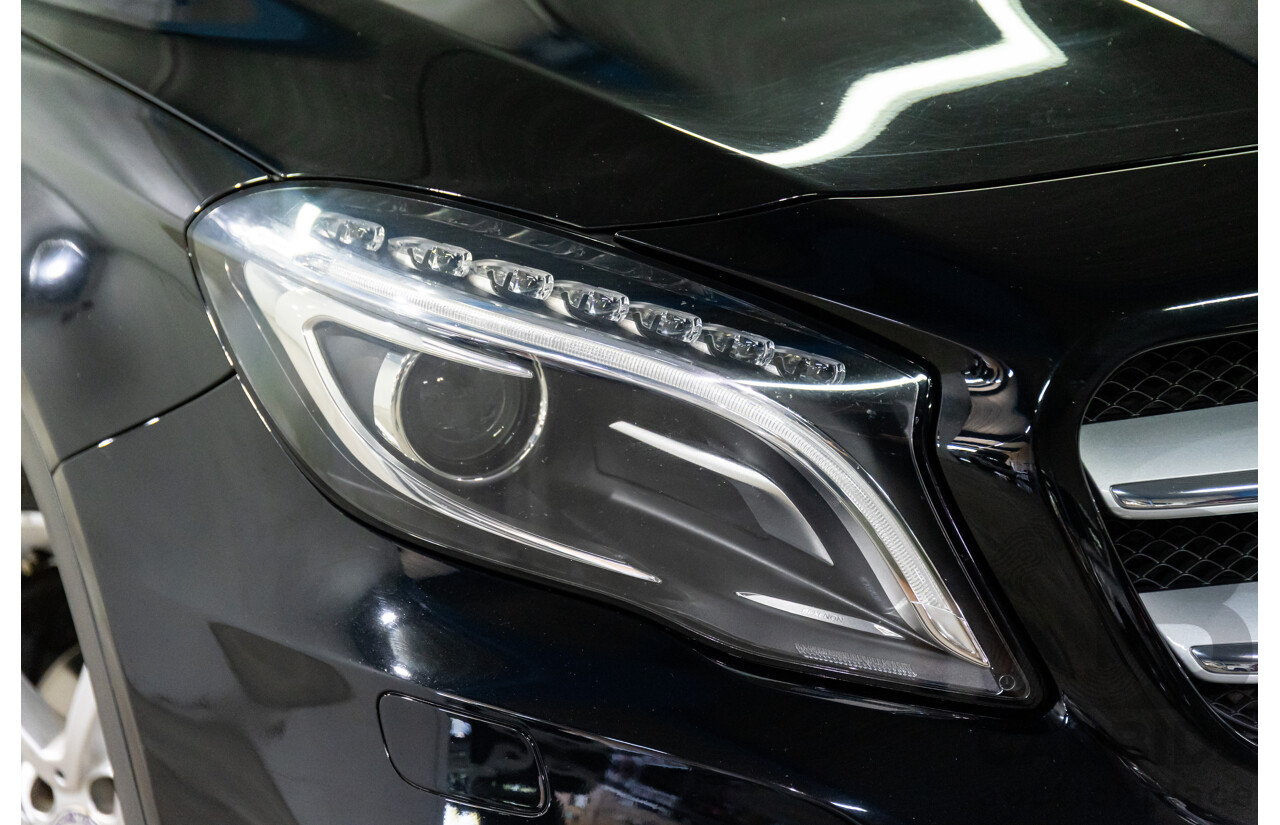 11/2014 Mercedes-Benz GLA200 CDI (FWD) X156 4d Wagon Cosmos Black Metallic Turbo 2.1L