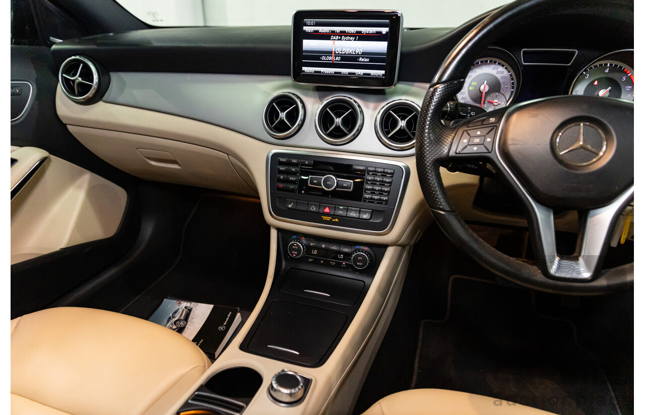 11/2014 Mercedes-Benz GLA200 CDI (FWD) X156 4d Wagon Cosmos Black Metallic Turbo 2.1L