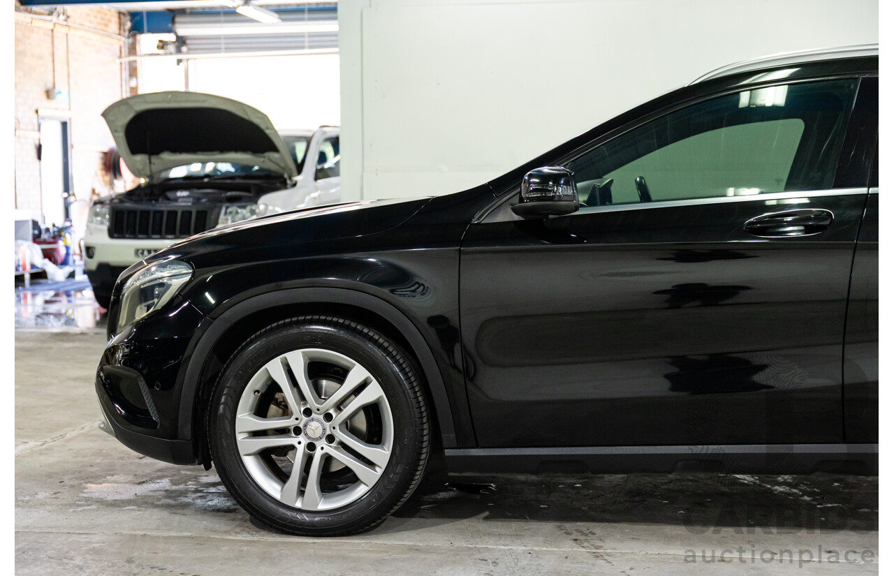 11/2014 Mercedes-Benz GLA200 CDI (FWD) X156 4d Wagon Cosmos Black Metallic Turbo 2.1L