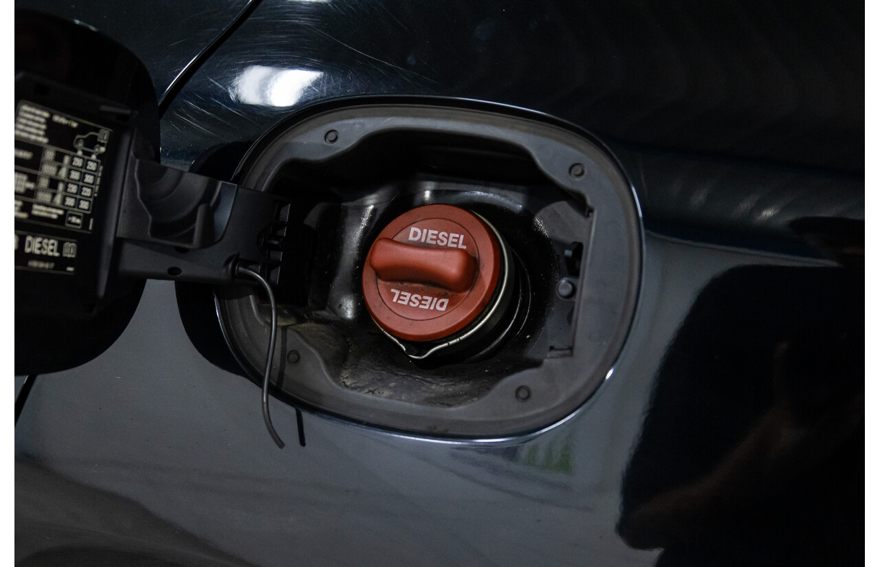 11/2014 Mercedes-Benz GLA200 CDI (FWD) X156 4d Wagon Cosmos Black Metallic Turbo 2.1L