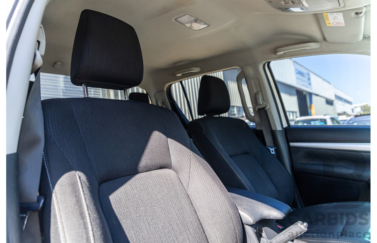 01/2022 Toyota Hilux SR5 (4x4) GUN126R Double Cab P/Up Super White Turbo Diesel 2.8L