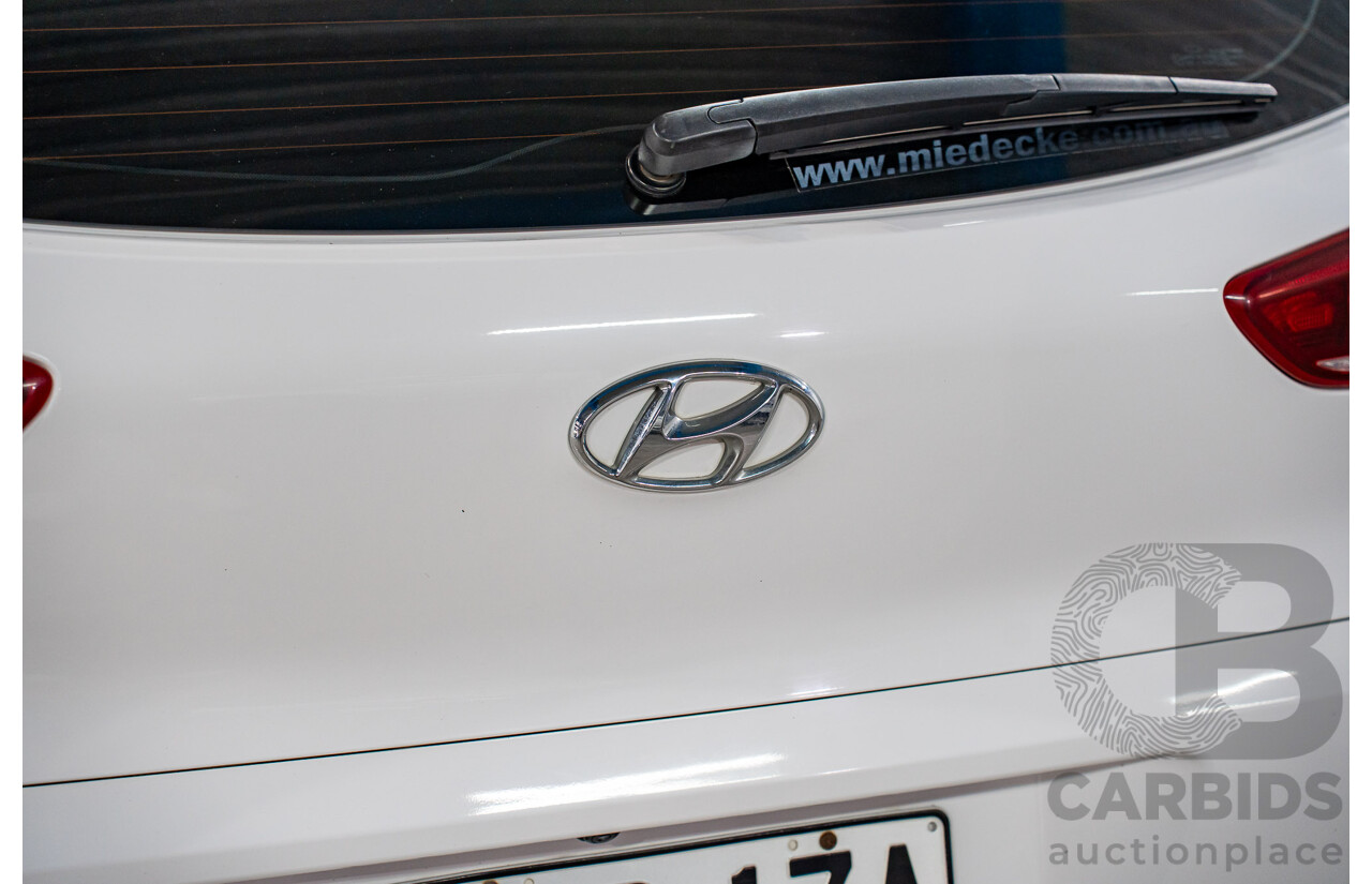 8/2015 Hyundai Tucson Active X (FWD) TL 4d Wagon Pure White 2.0L