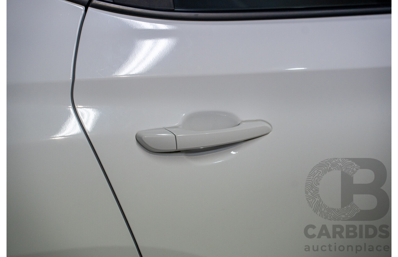 8/2015 Hyundai Tucson Active X (FWD) TL 4d Wagon Pure White 2.0L