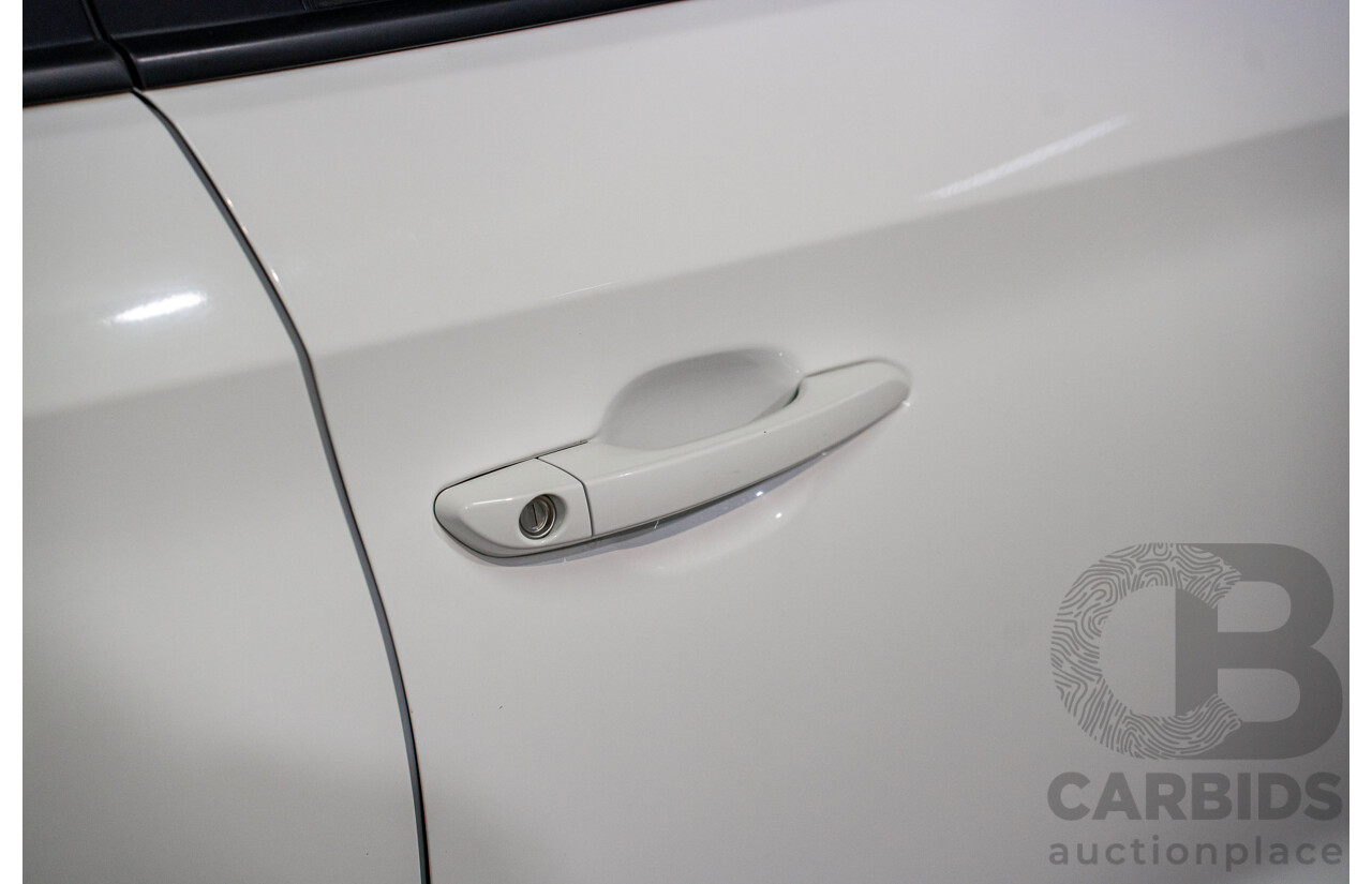 8/2015 Hyundai Tucson Active X (FWD) TL 4d Wagon Pure White 2.0L