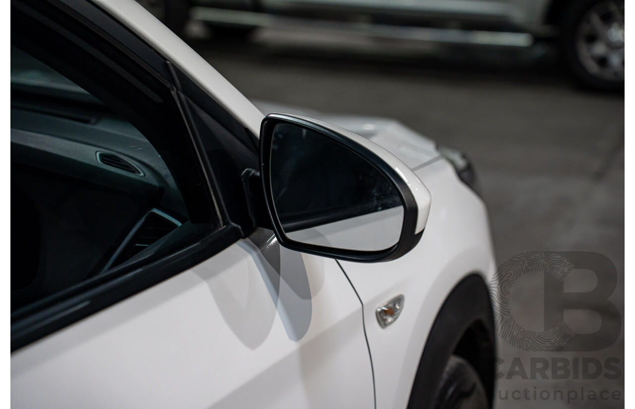 8/2015 Hyundai Tucson Active X (FWD) TL 4d Wagon Pure White 2.0L