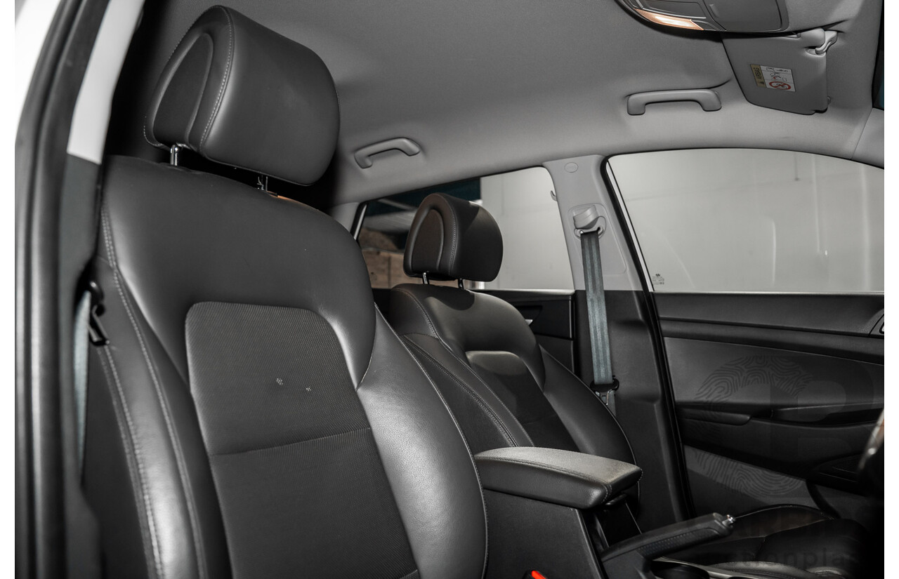 8/2015 Hyundai Tucson Active X (FWD) TL 4d Wagon Pure White 2.0L