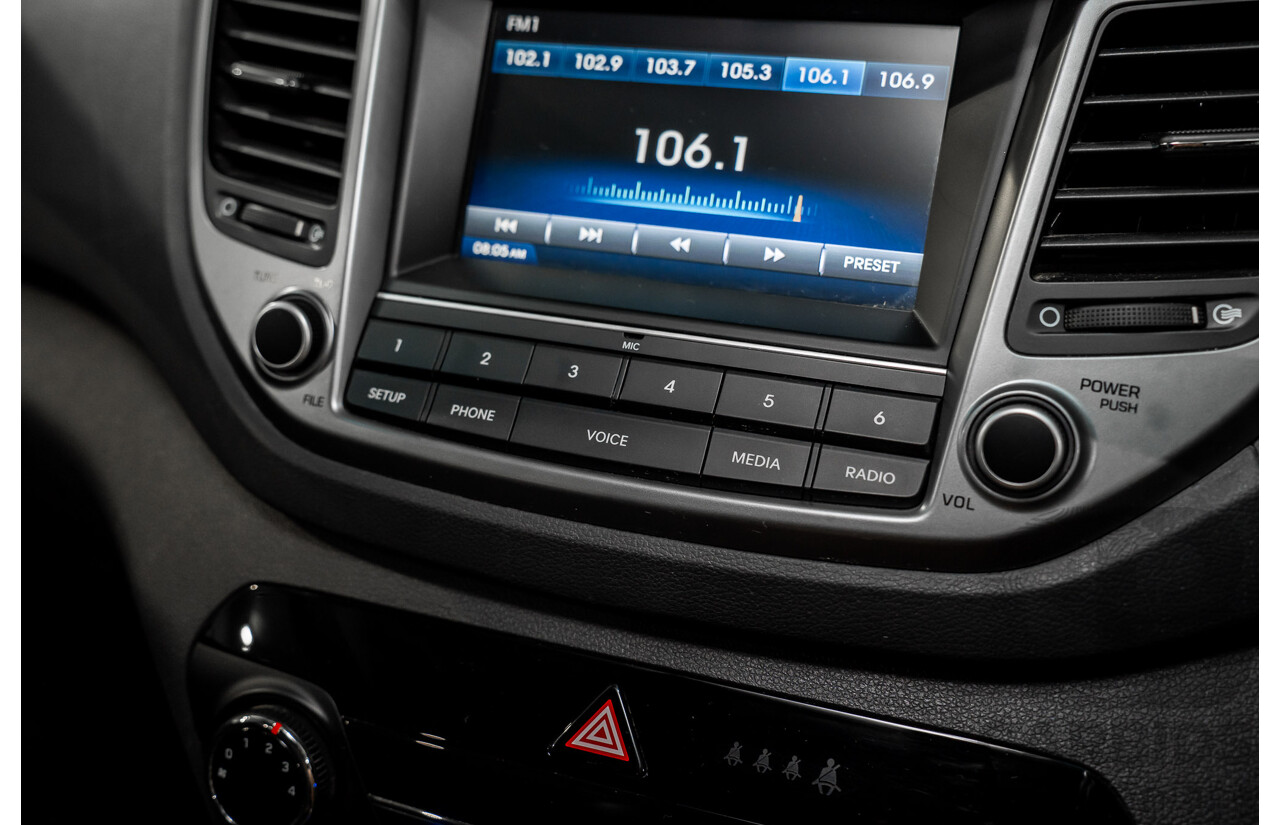 8/2015 Hyundai Tucson Active X (FWD) TL 4d Wagon Pure White 2.0L