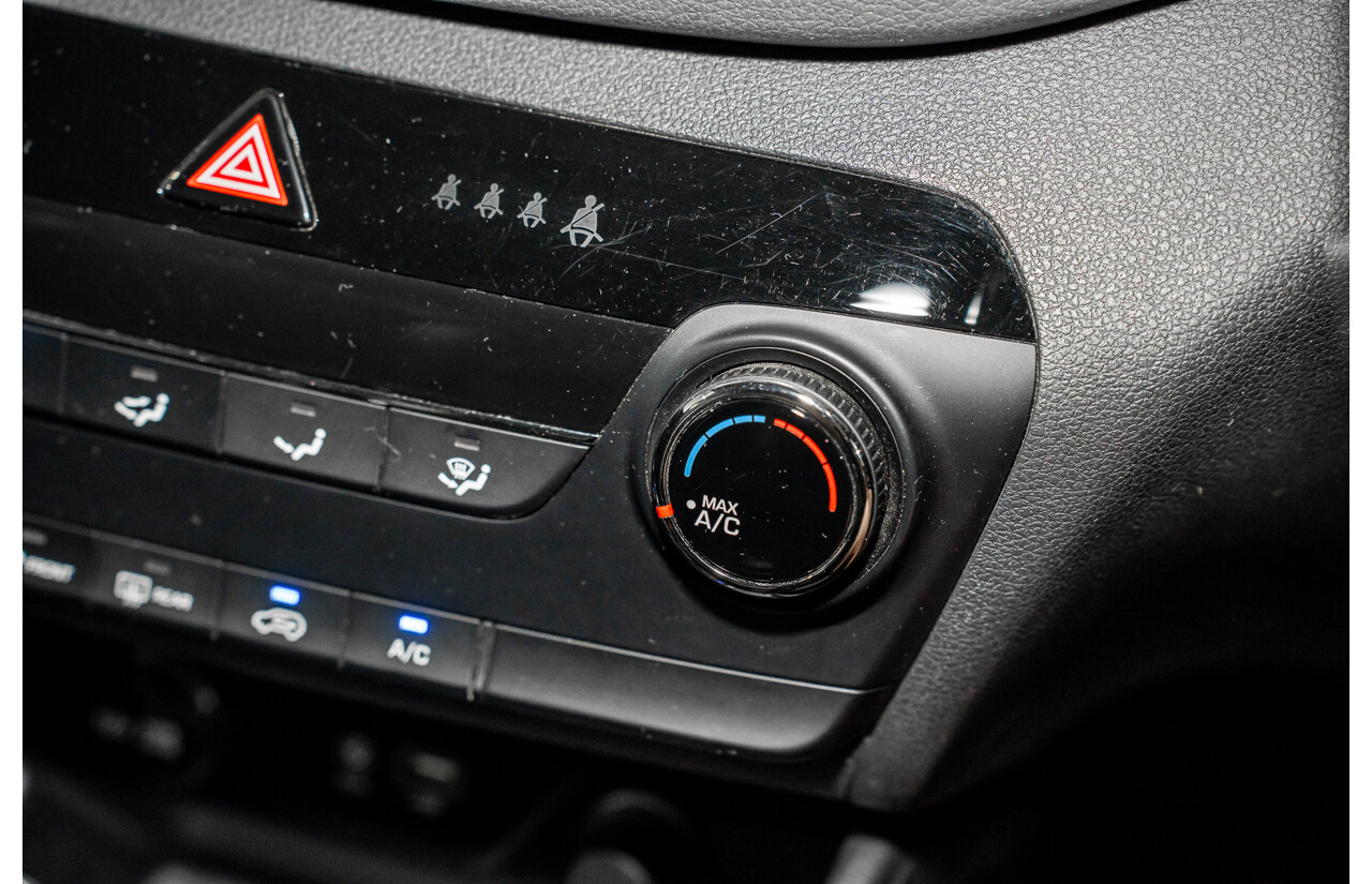 8/2015 Hyundai Tucson Active X (FWD) TL 4d Wagon Pure White 2.0L