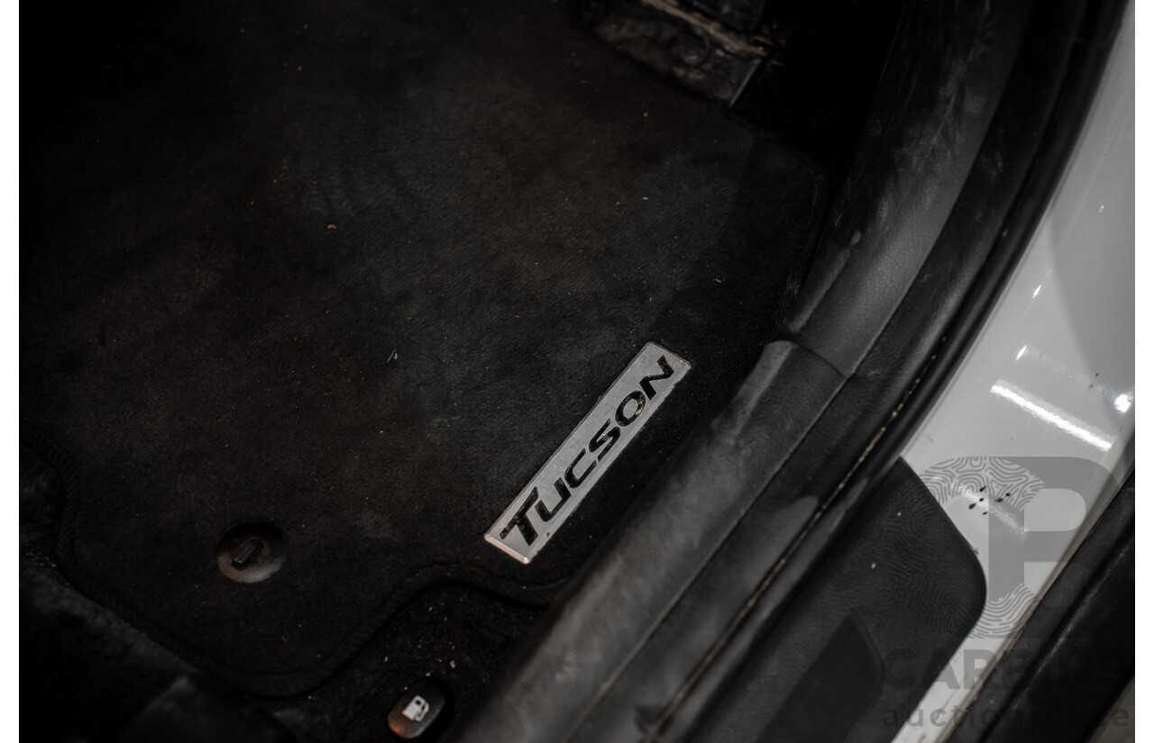 8/2015 Hyundai Tucson Active X (FWD) TL 4d Wagon Pure White 2.0L