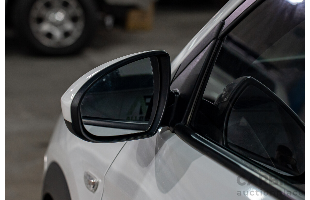 8/2015 Hyundai Tucson Active X (FWD) TL 4d Wagon Pure White 2.0L