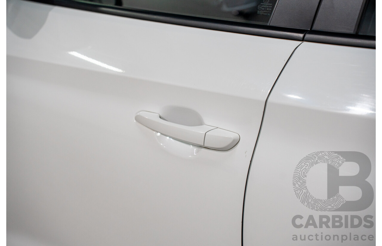 8/2015 Hyundai Tucson Active X (FWD) TL 4d Wagon Pure White 2.0L