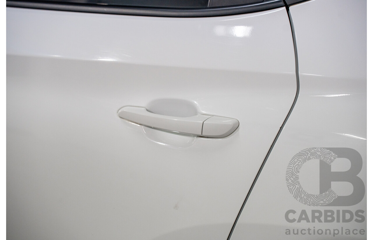 8/2015 Hyundai Tucson Active X (FWD) TL 4d Wagon Pure White 2.0L