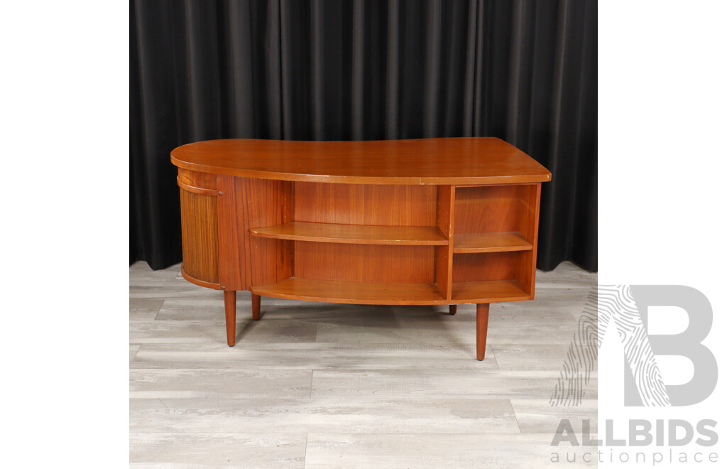 Vintage Danish Kidney-Shaped Teak Desk with Bar, by Feldballes Mobelfabrik, Attributed to Kai Kristiansen, 1950s