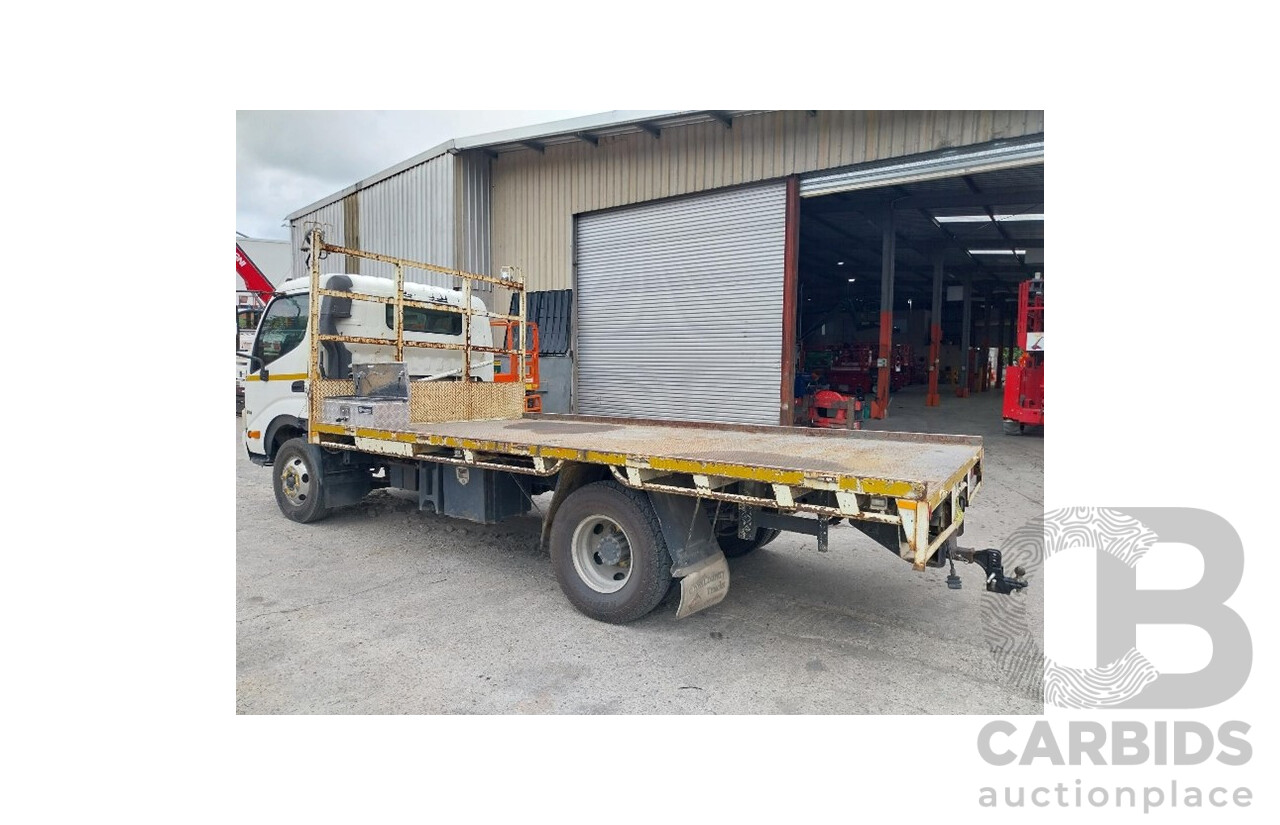 09/2007 Hino 300 Series Trayback Truck 2d Cab Chassis White Turbo Diesel 4.0L