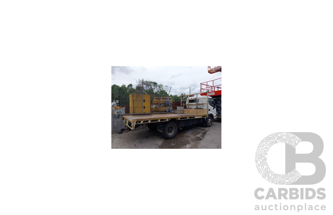 09/2007 Hino 300 Series Trayback Truck 2d Cab Chassis White Turbo Diesel 4.0L
