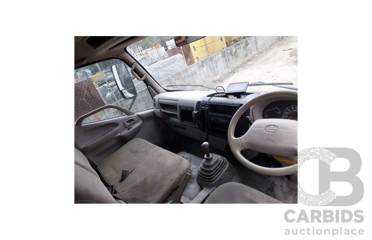 09/2007 Hino 300 Series Trayback Truck 2d Cab Chassis White Turbo Diesel 4.0L