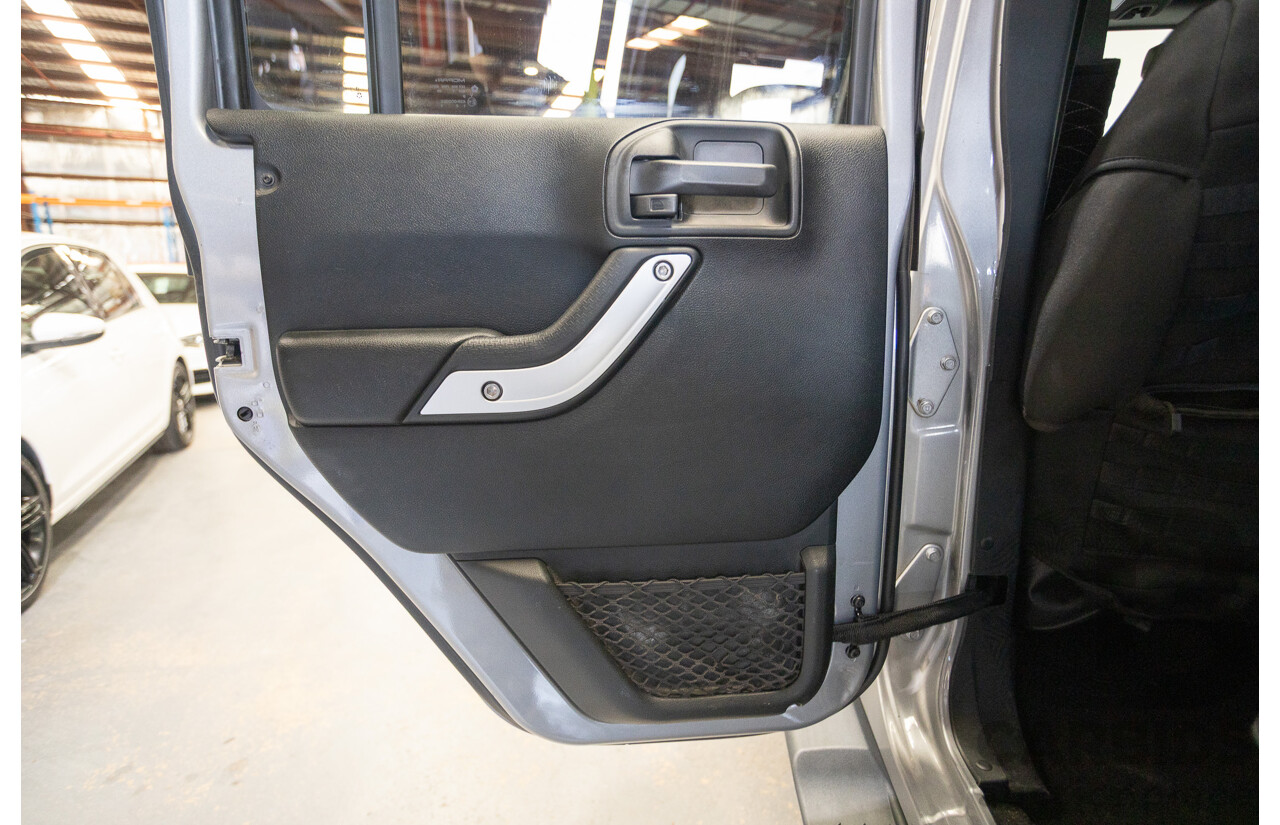 1/2018 Jeep Wrangler Unlimited Overland (4x4) JK MY18 4D Hardtop Billet Silver Metallic V8 5.7L