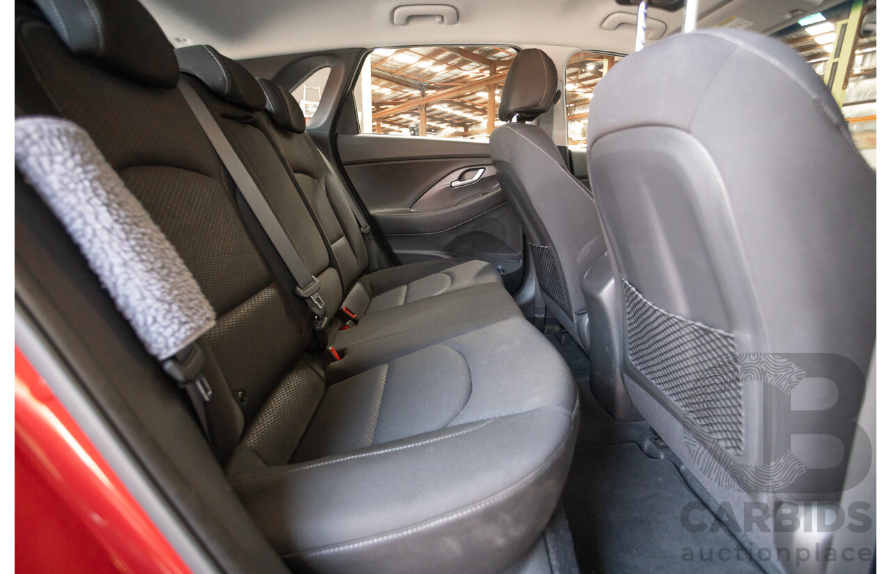 01/2018 Hyundai I30 Active PD 4D Hatchback Red 2.0L