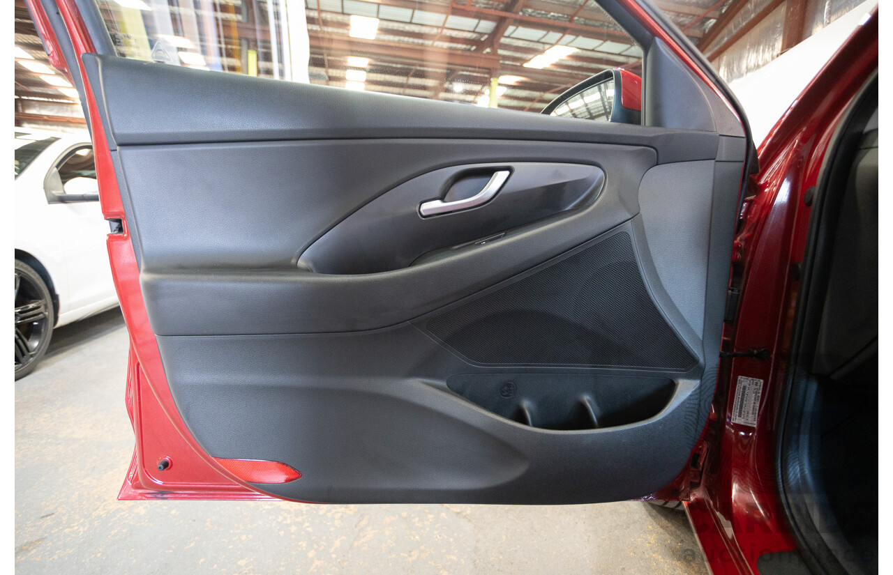 01/2018 Hyundai I30 Active PD 4D Hatchback Red 2.0L